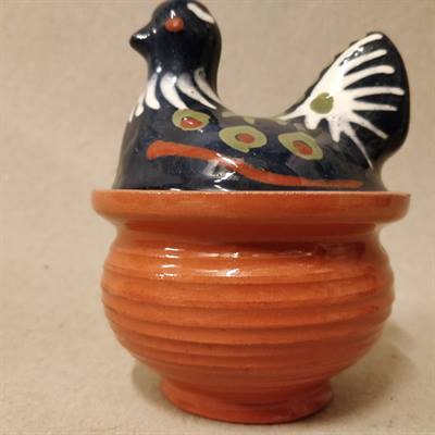 Bendtsen keramik, fra Faaborg, Dansk høne krukke.